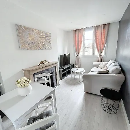 Le Charme De La Place Du Change Apartment